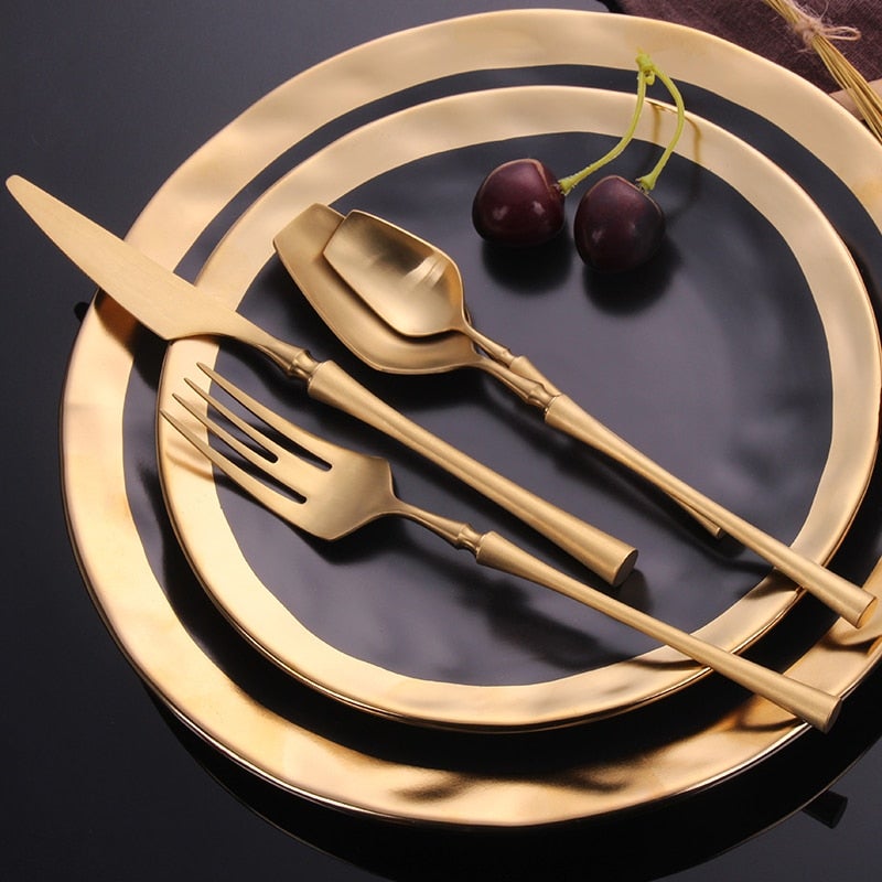 Komplett spisebestikksett i moderne design, rustfritt stål, gaveidé for hjemmet.