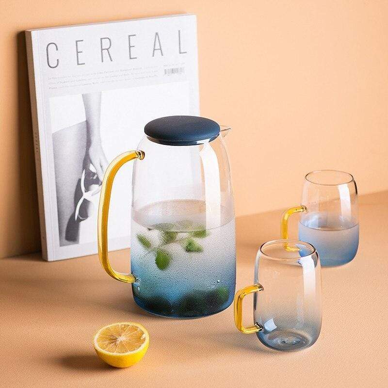 Håndblåst glasskaraffelsett i blått design med drikkeglass, perfekt for stilfull hjemmeinnredning.