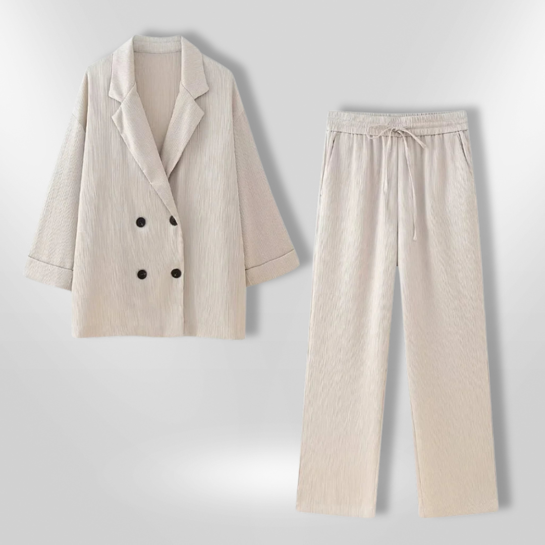 Komfortabelt kvinneklær sett: elegant blazer og vide bukser. Perfekt drakt for både jobb og fritid.