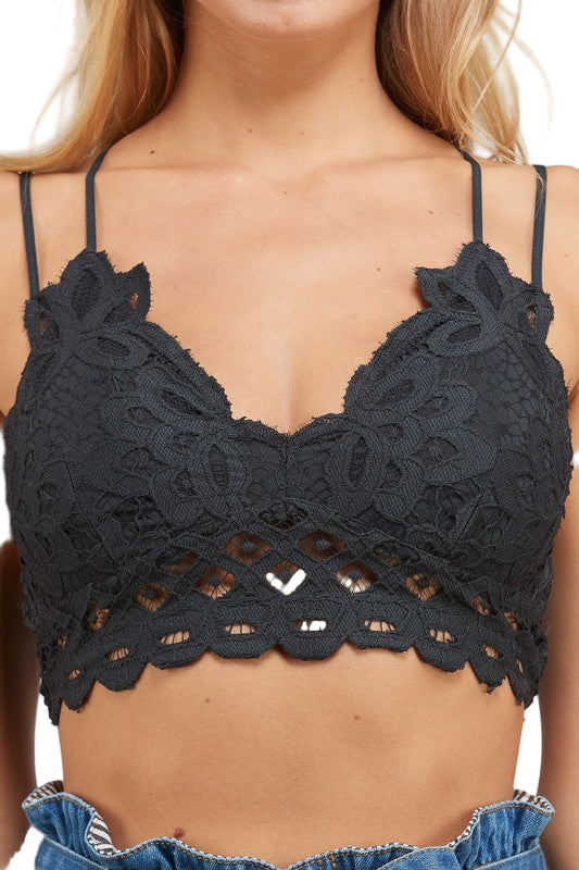 Elegant blonde bralette for kvinner med doble, justerbare stropper; komfortabelt og feminint undertøy.
