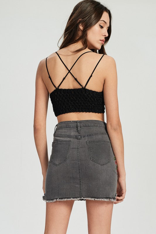 Komfortabel kvinne bralette i elegant blondedesign, perfekt for sommer; lett og feminint undertøy.