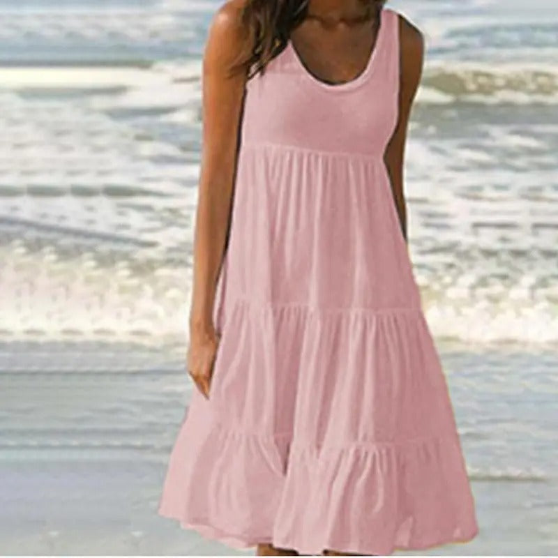 Feminin festkjole i bodycon-stil for kvinner, ermeløs med flatterende splitt. Trendy og komfortabel.