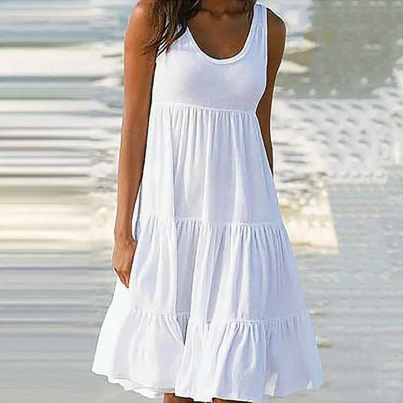 Elegant åpen rygg midi kjole for damer. Ermeløs bodycon design med stilig splitt, perfekt for anledninger.