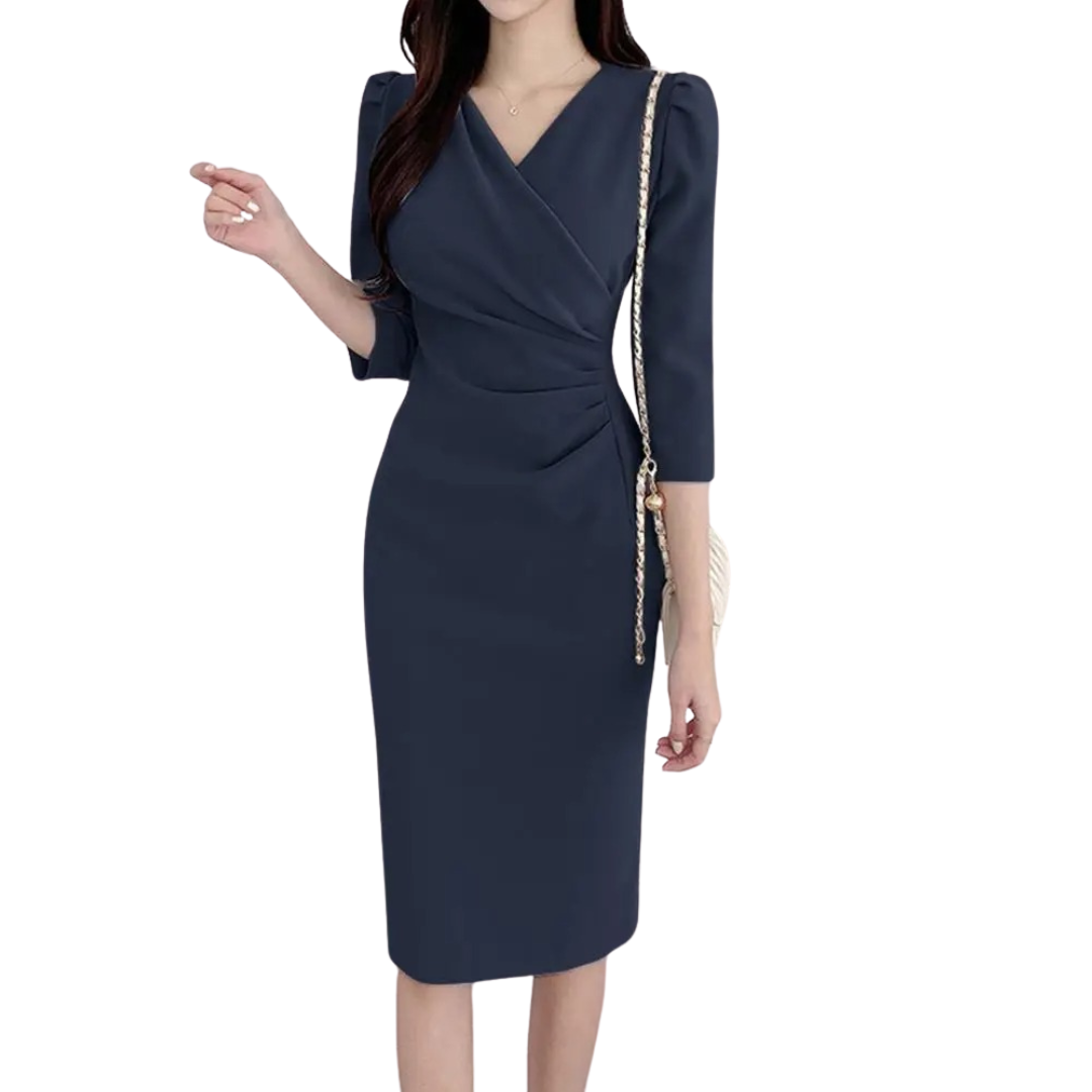 Kvinners ermeløs bodycon kjole med flatterende V-hals, elegant og knelang. Ideell som sommerkjole.