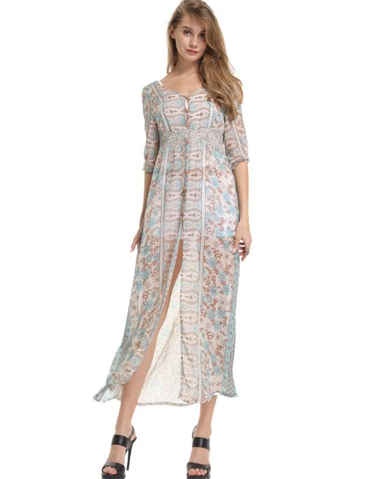 Boho maxikjole med V-hals og flott blomstermønster, en elegant damekjole for varme dager.