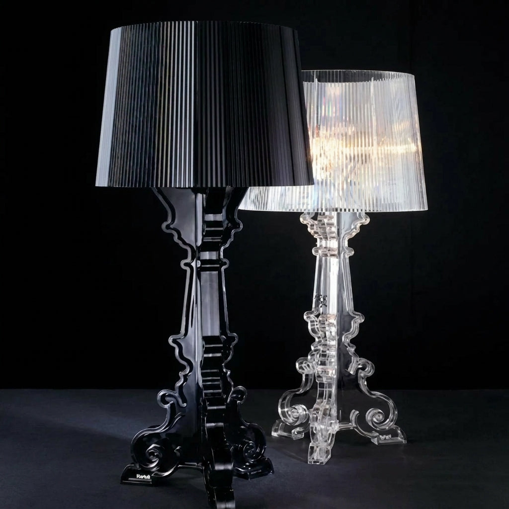 Bordlampe med unikt barokkdesignet fot og stilfull skjerm; en luksuriøs interiørdekorasjon for hjemmet.