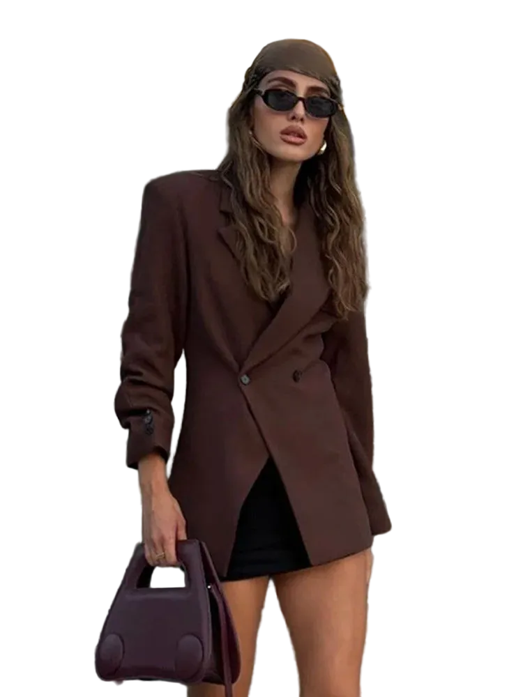 Elegant brun dameblazer med krage. Perfekt for kontor, businesscasual og fritidsbruk.