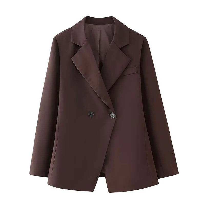 Allsidig brun dameblazer. Flott ytterplagg for jobb, fritid, businesscasual og moderne fashion.
