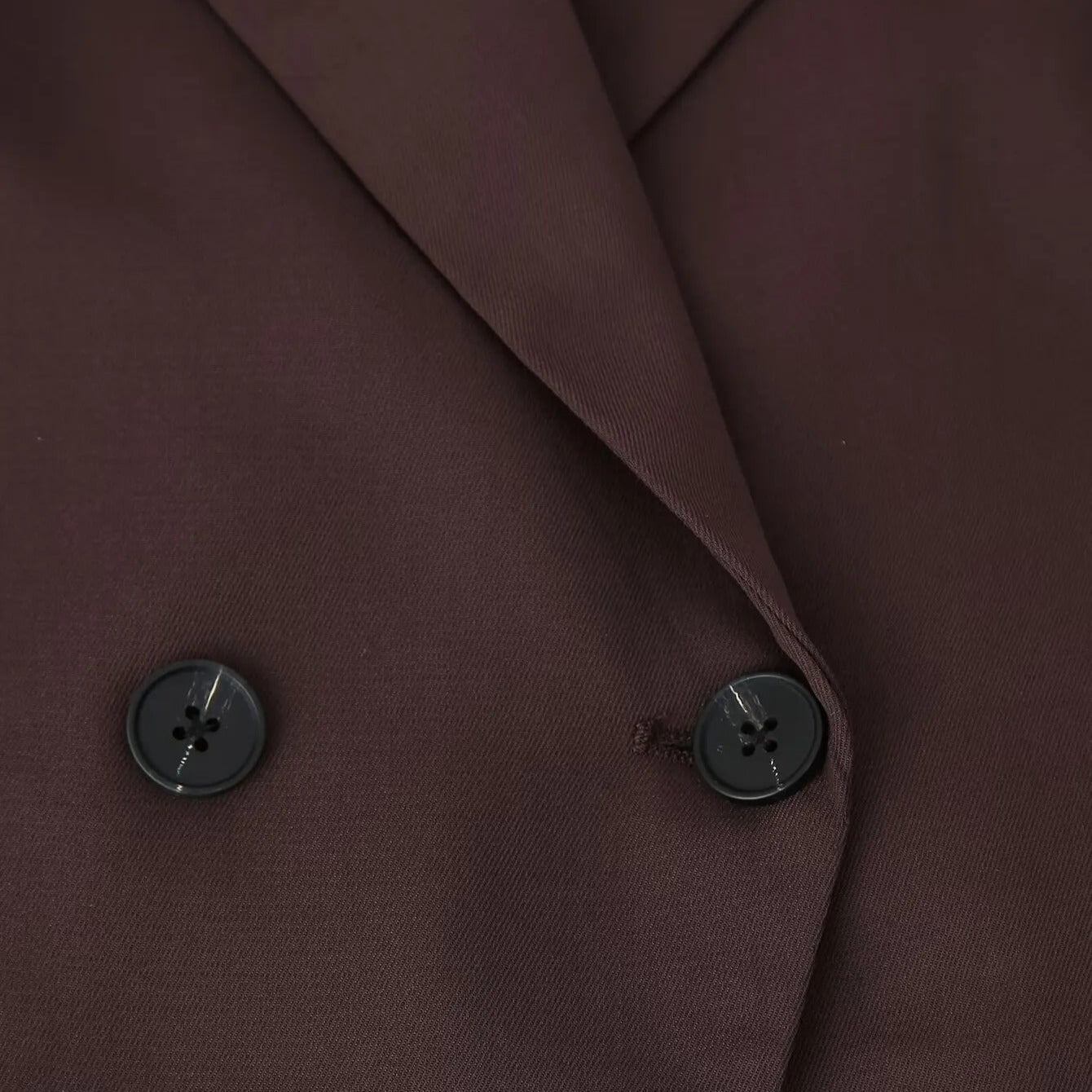 Moderne brun dameblazer, et must for den stilbevisste kvinnen som søker allsidighet og fashion.