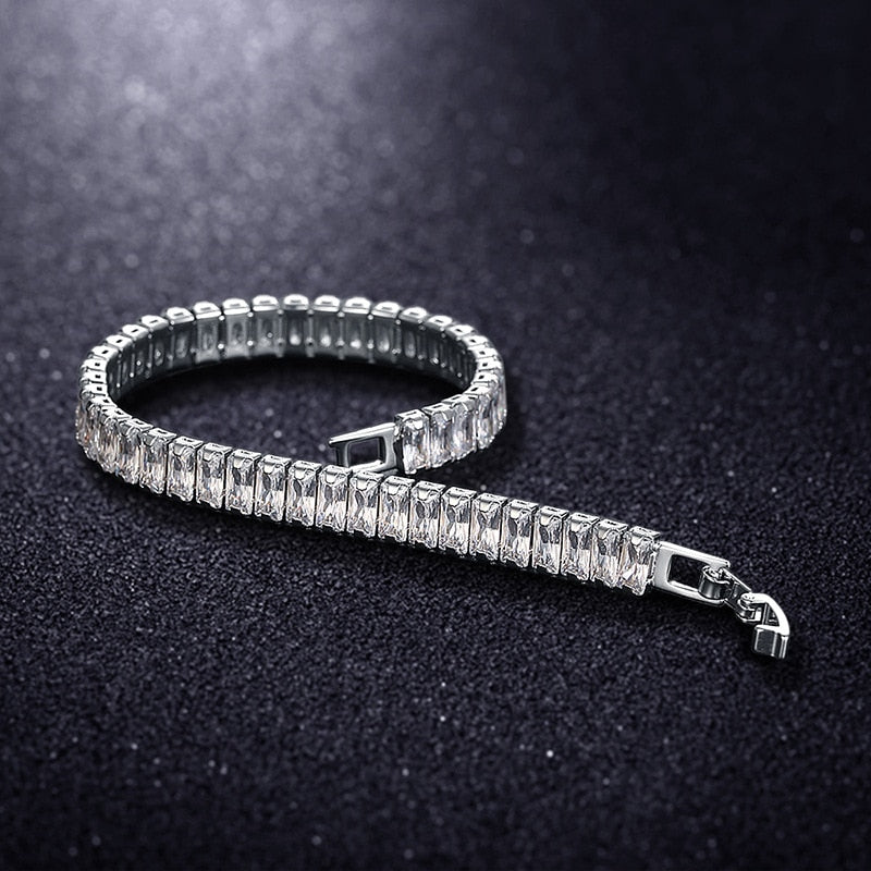 Eksklusivt cubic zirconia armbånd til kvinner, designet for å gi en glamorøs og luksuriøs glans.