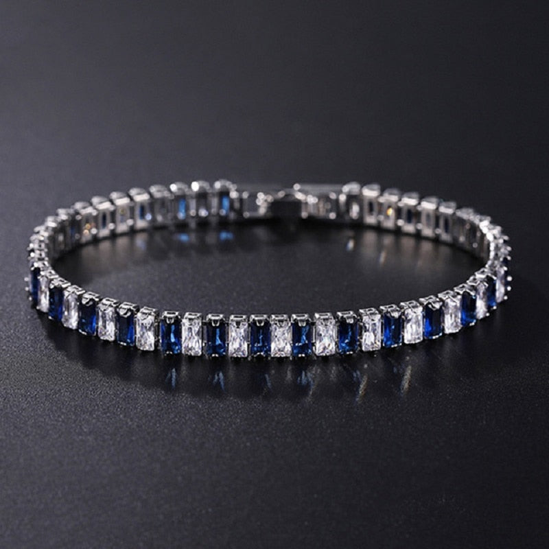 Glamorøst kvinne armbånd med luksuriøse cubic zirconia steiner. Ideell gave, tilfører glans til antrekket.