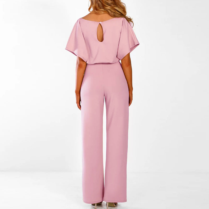 Detalj av de vide bena på en moderne dame jumpsuit, som gir bevegelsesfrihet og stil.