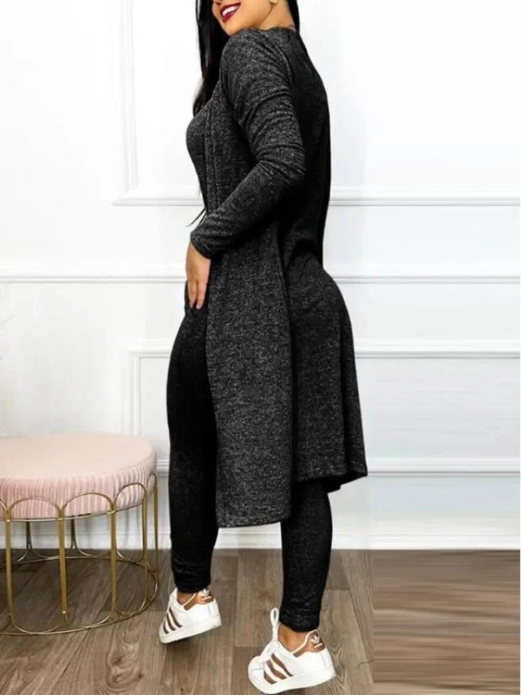 Elegant dameklær: Jumpsuit og kåpesett med snøring, en tidløs investering for enhver garderobe.