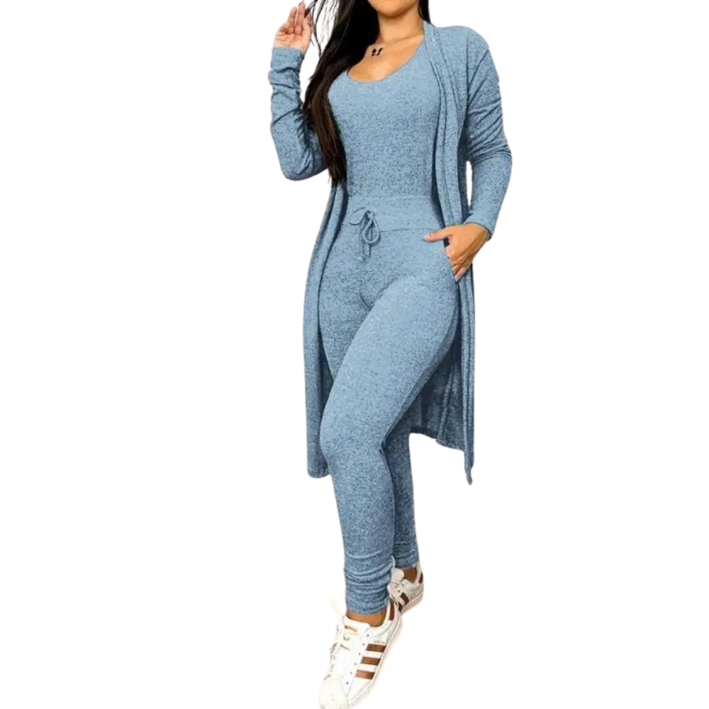 Modell iført det komplette dame jumpsuit og kåpesettet, ideelt for et festantrekk.