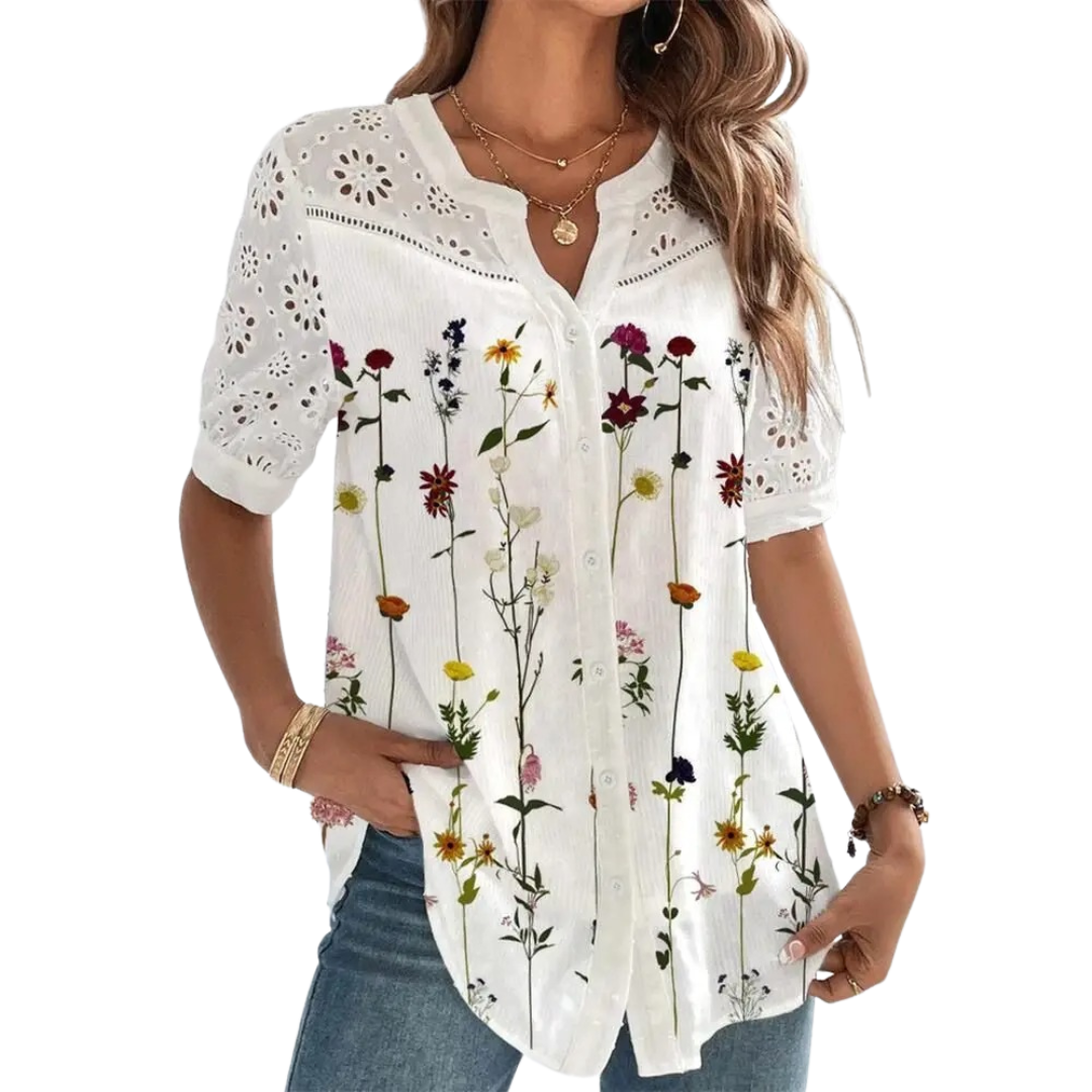 Sofistikert kvinnebluse med kortermet design og vakker blondekant. En elegant og komfortabel vår-/sommerfavoritt.