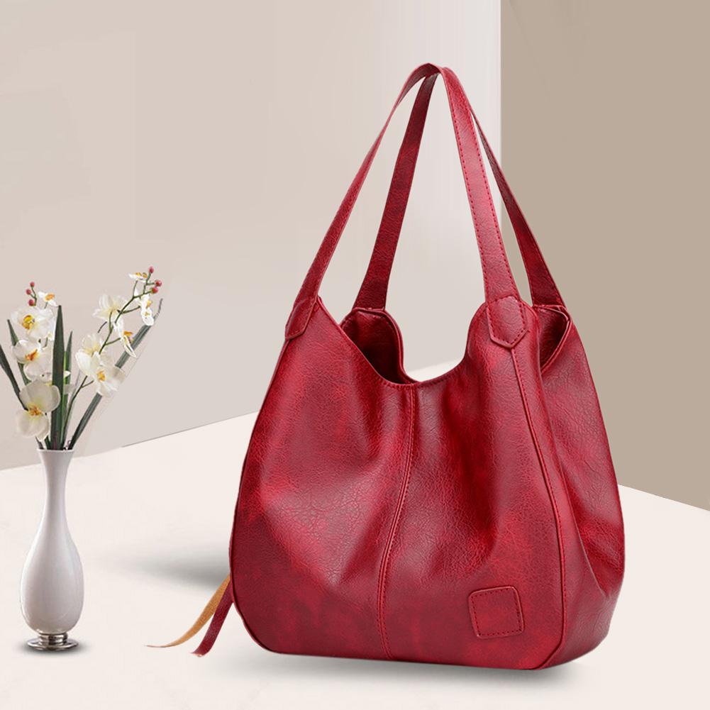 Elegant dameveske i vintage stil, sort kunstskinn, perfekt for alle anledninger.