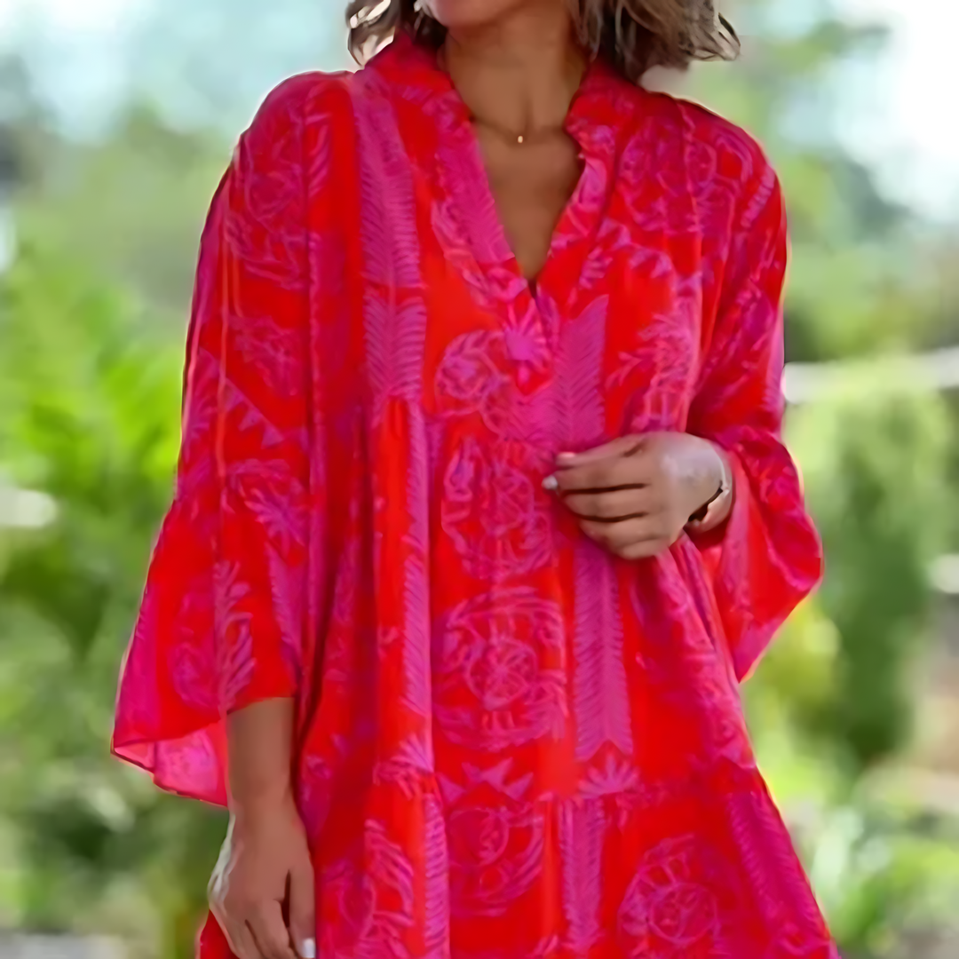 Boho-inspirert lang sommerkjole for kvinner, lett og luftig. Ideell som strandkjole eller til en avslappet sommerfest.