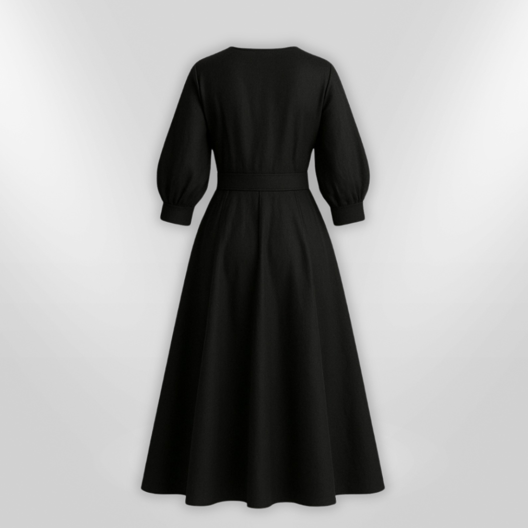 Lang elegant maxikjole for damer, med justerbare stropper. Flatterende og komfortabel fest- eller sommerkjole.