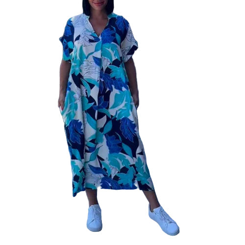 Elegant dame maxikjole med unikt, fargerikt kunsttrykk. Perfekt for stil og komfort. Flytende stoff.