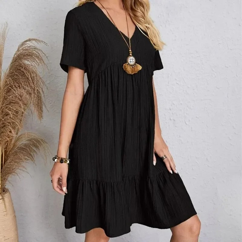 Sommerlig Dame Peplum V-hals kjole. Elegant og flatterende fit & flare design med korte ermer.