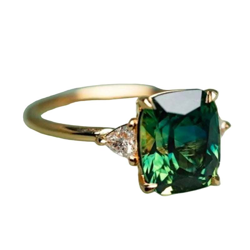 Elegant dame ring i gullbelagt sølv med strålende firkantet smaragd. Perfekt til fest, bryllup eller gave.