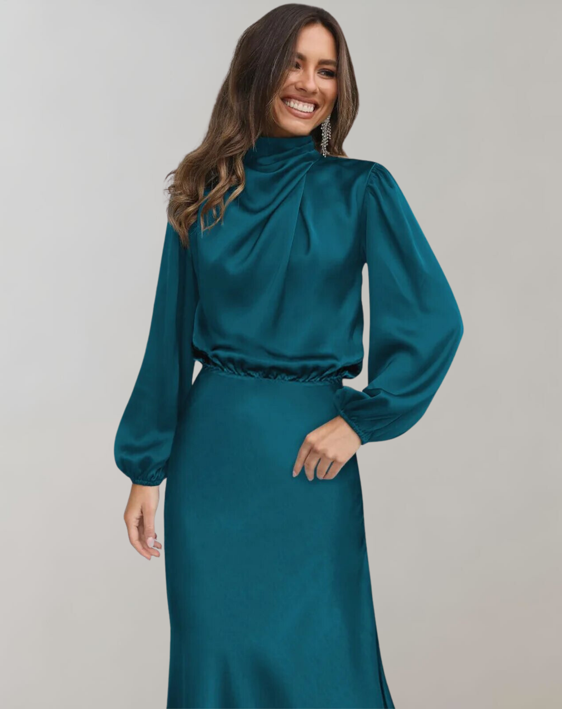 Lekker lang festkjole i sateng for dame, med elegante ermer og rund hals. Stilfull selskapskjole i polyester for kveldsbruk.