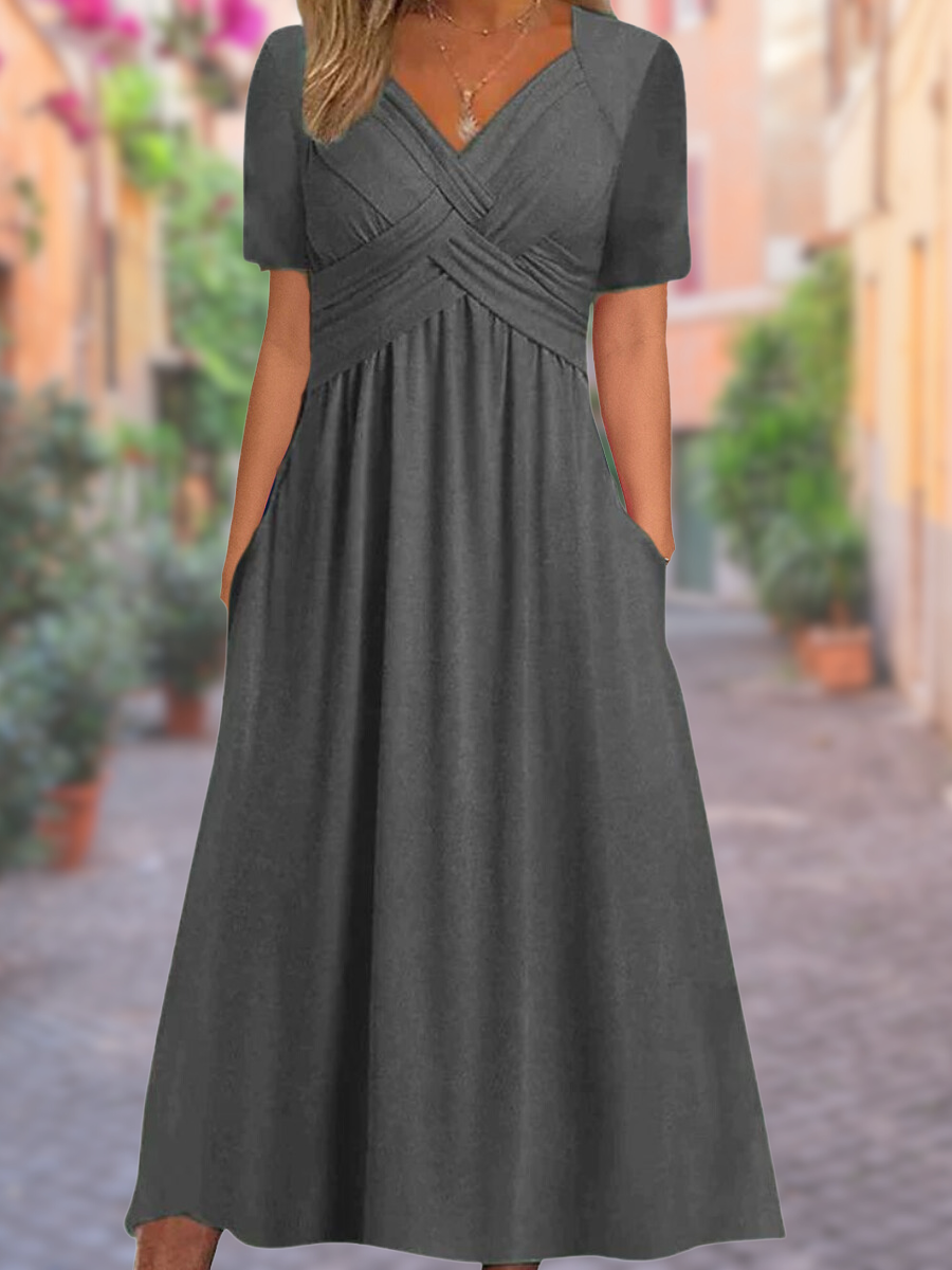 Lett, pustende sommerkjole til dame med flatterende V-hals. Ideell for en elegant og komfortabel sommerlook.