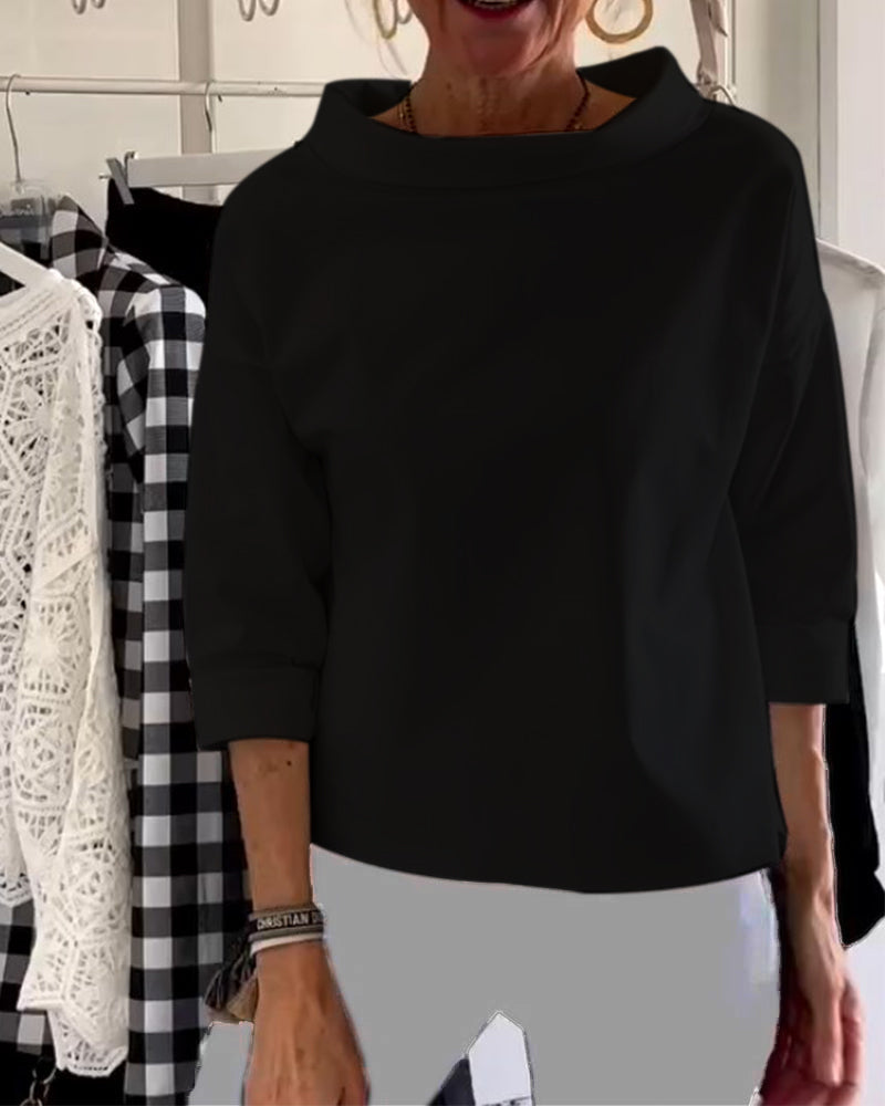 Allsidig kvinnebluse med høy krage, langermet, elegant basisplagg for moderne kvinner.