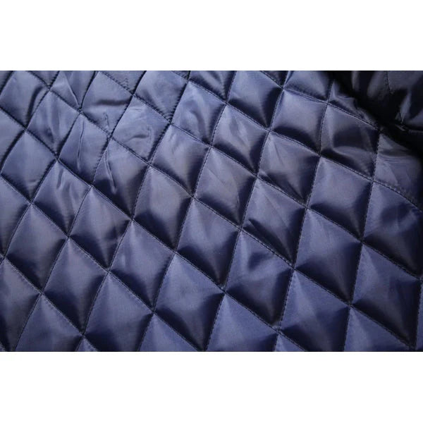 Moderne klassisk damekåpe, ideell for hverdagsbruk. Varm og stilfull vinterjakke.