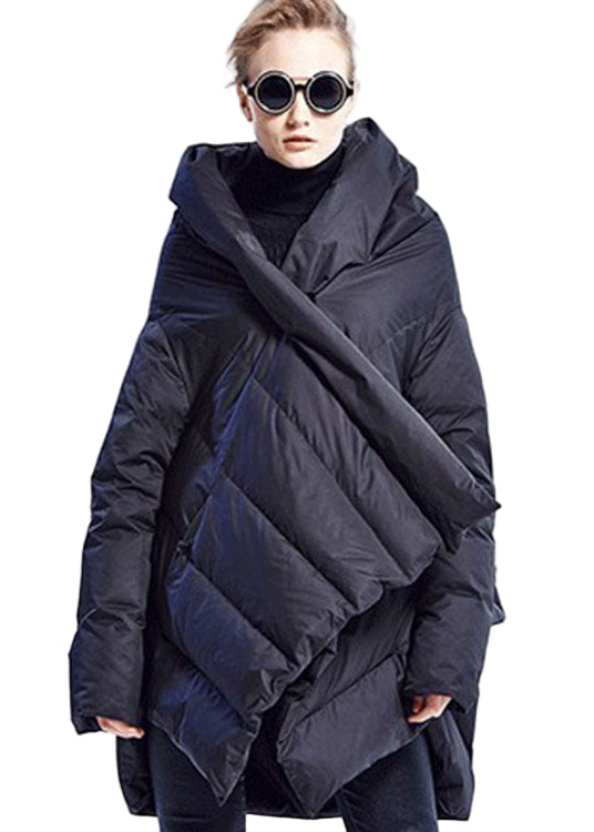 Elegant dame vinterkappe med asymmetrisk design. Romslig og varm dun yttertøy for motebevisste kvinner.