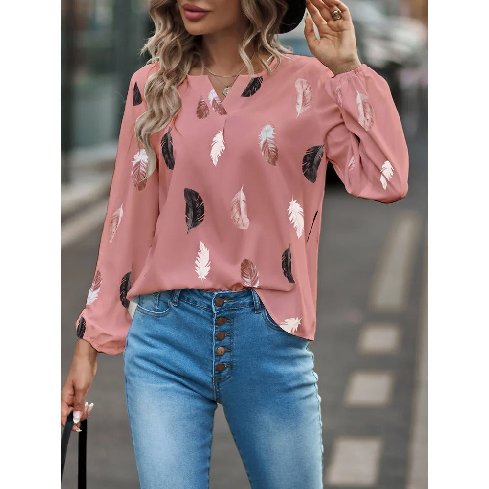 Langermet damebluse med unikt, elegant fjærmønster. Trendy topp for vår/sommer og motebevisste.