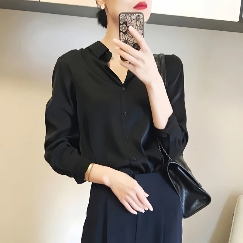 Myk og komfortabel damebluse med knapper, ideell for en travel hverdag og lange dager.