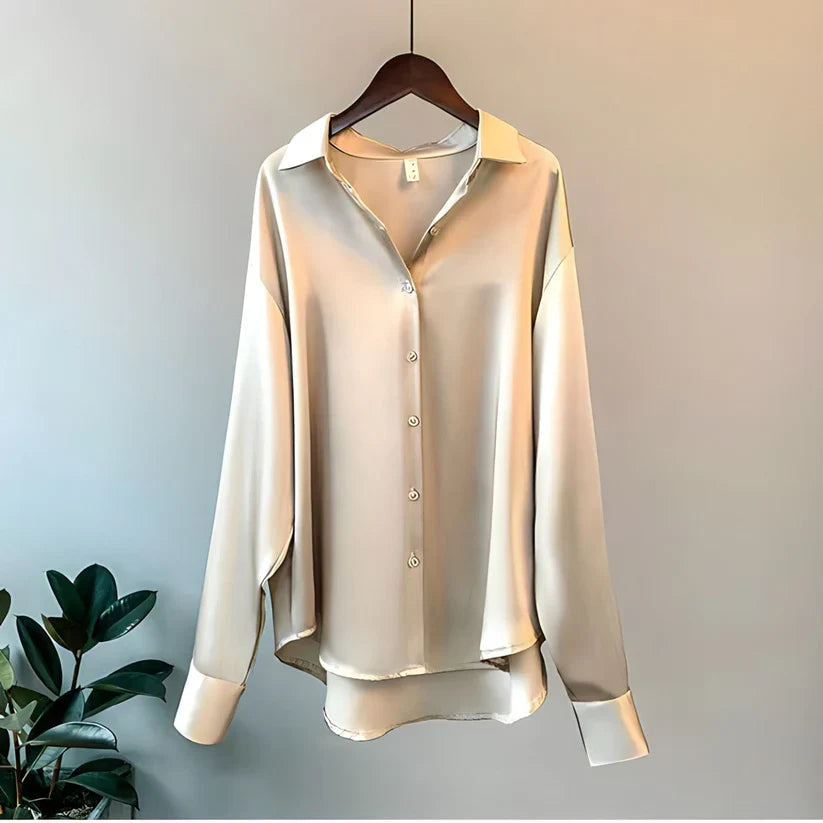 Flerfarget damebluse, elegant og allsidig for både fest og business.