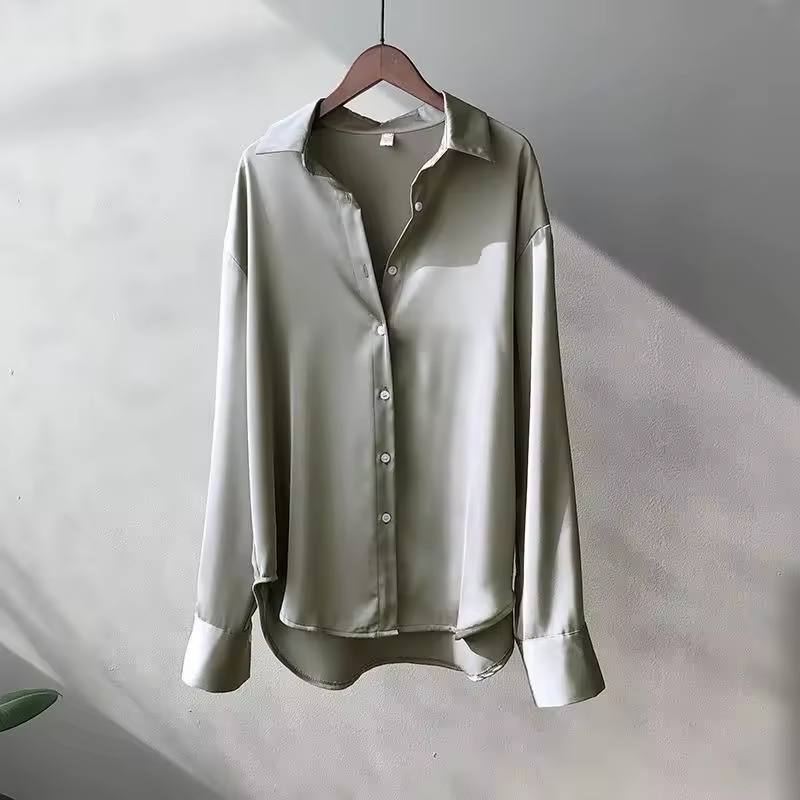 Tidløs damebluse, langermet og komfortabel, ideell for både kontor og fritid.