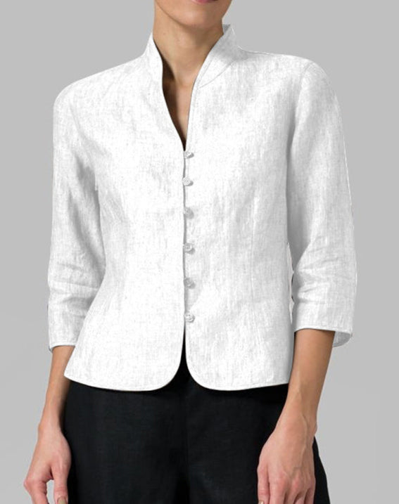 Klassisk damebluse med elegant ståkrage og trekvart erme. Tidløs, komfortabel kvinnebluse for allsidig garderobe.