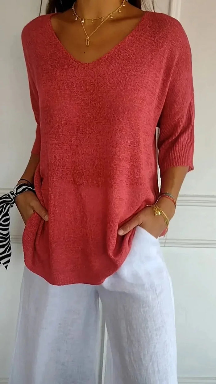 Grønn damebluse med V-hals. Elegant, komfortabel fritidstopp og allsidig kvinnebluse.
