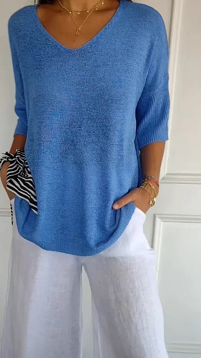 Svart damebluse med V-hals og komfortabel passform. Elegant festtopp, perfekt for kvinner.
