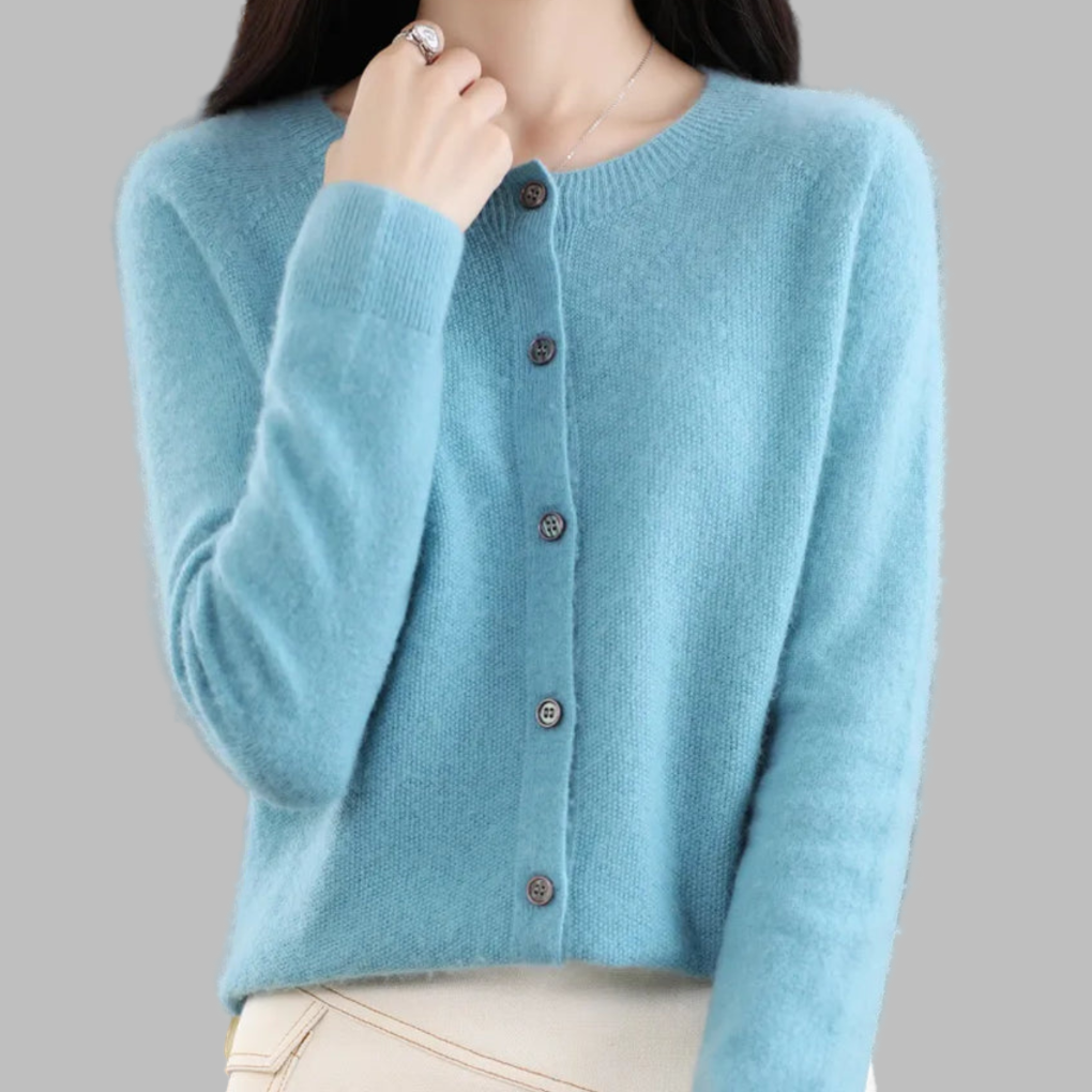 Klassisk damecardigan, O-hals, komfortabel og stilig. Passer til både casual og elegant antrekk.