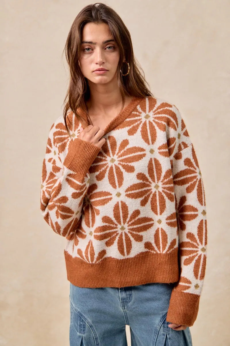Stilig fritidsgenser for kvinner med lange ermer, V-hals og unikt blomstermønster. Trendy mote.