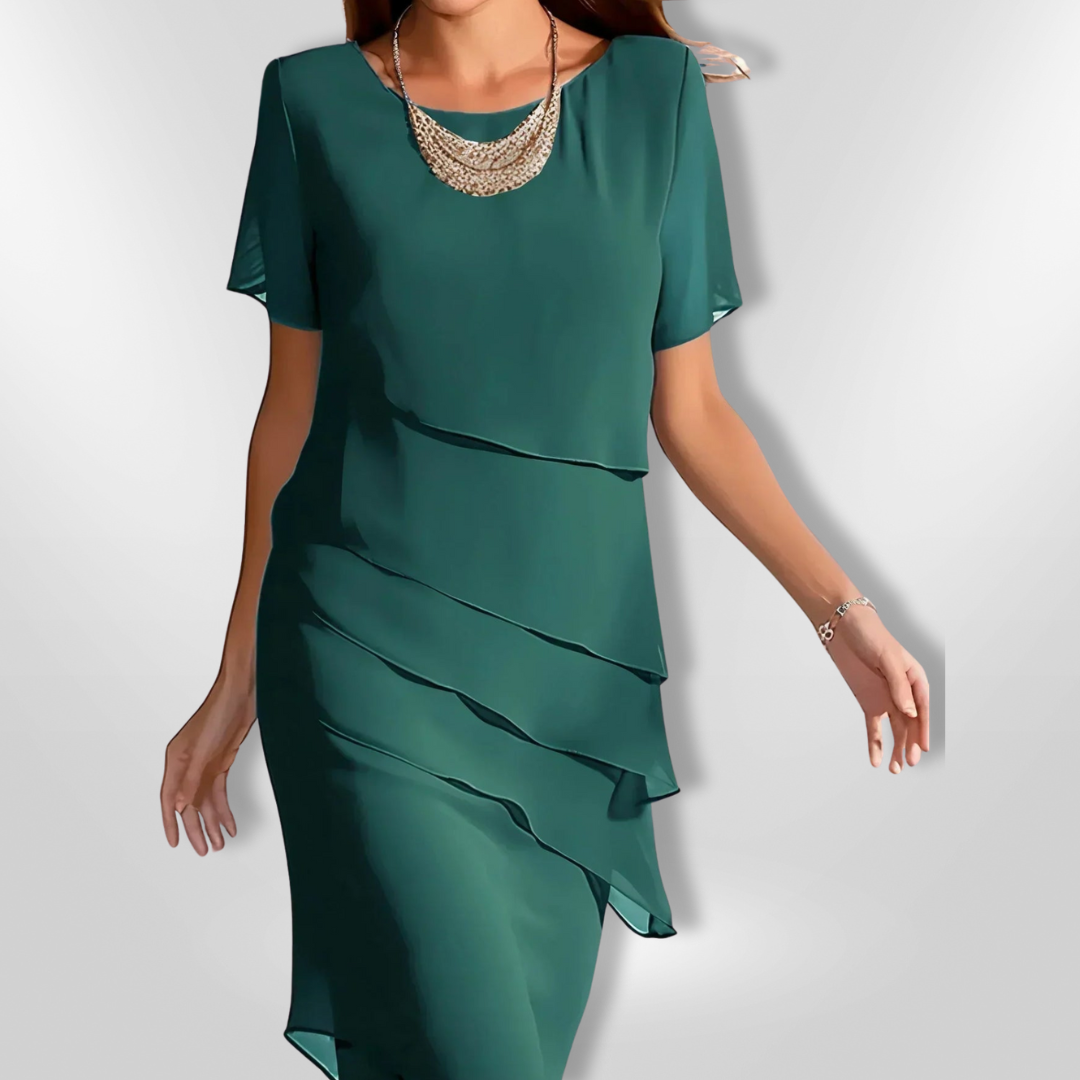 Tidløs damekjole i elegant chiffon. Ideell for fest, bryllup og formelle sammenkomster.