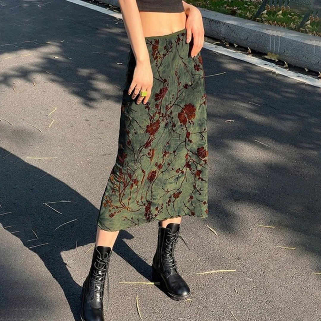 Lett og elegant dameskjørt: et midiskjørt med luftig vintage blomstertrykk, ideelt for sommersesongen.