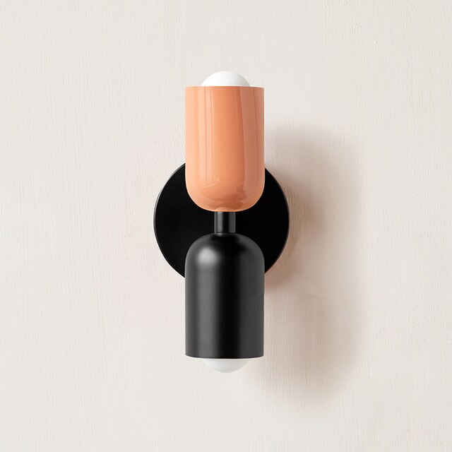 Dobbelt LED lysarmatur. Moderne design vegglampe for soverom og stue med optimal belysning.