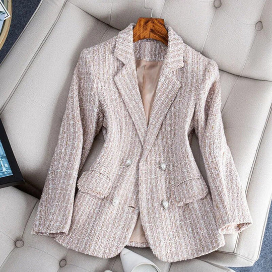 Rosa elegant dobbelspent blazer for kvinner med skreddersydd passform. En moderne og chic stil for fest og kontor.