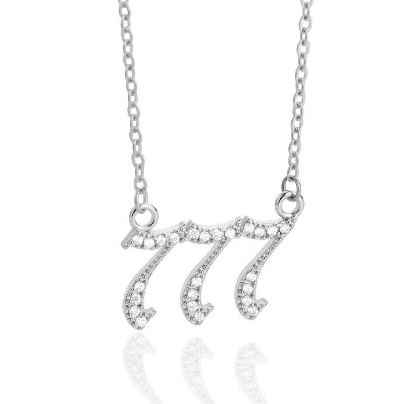 Elegant engletall 555 halskjede med skinnende zirconia steiner, et tidløst smykke.