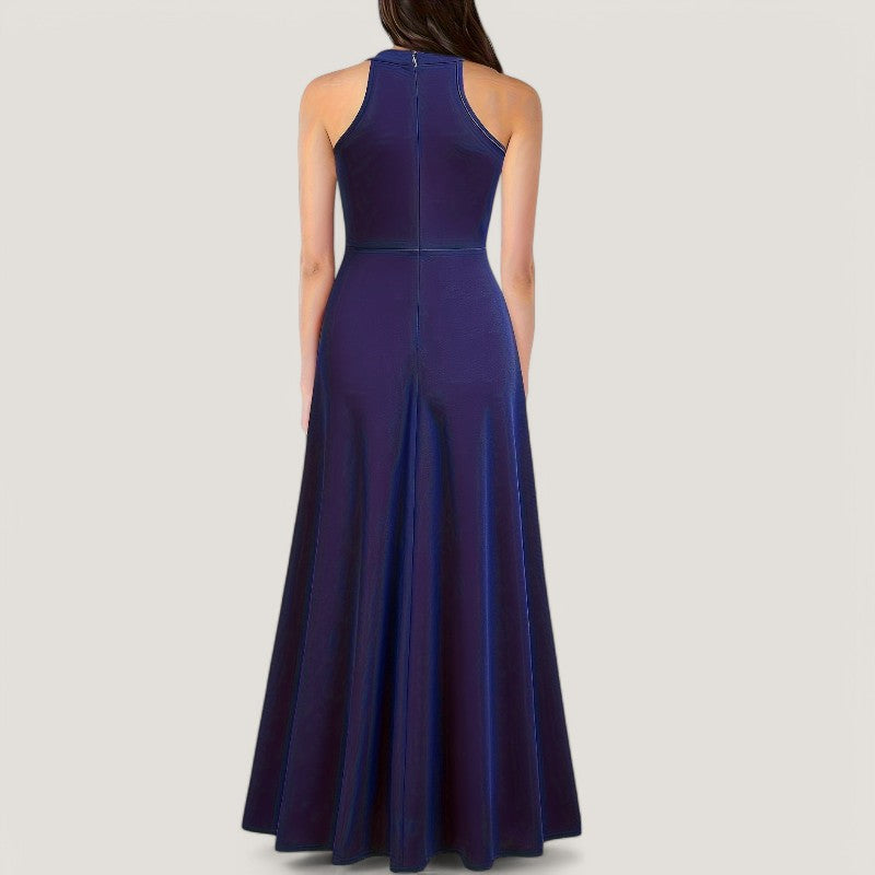Kvinners elegante halterneck festkjole, ermeløs og lang for spesielle anledninger.