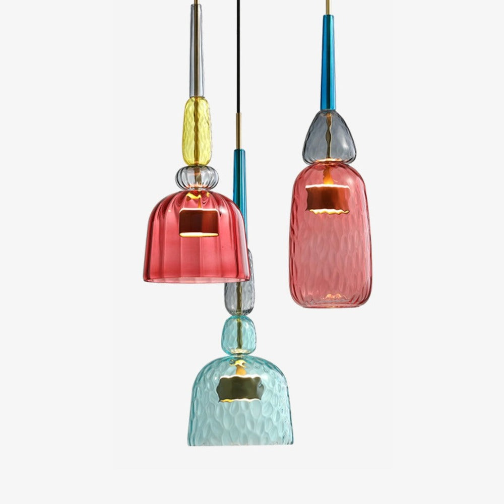 Moderne fargerik taklampe med unikt design, perfekt pendellampe for stue, kjøkken eller spisestue.
