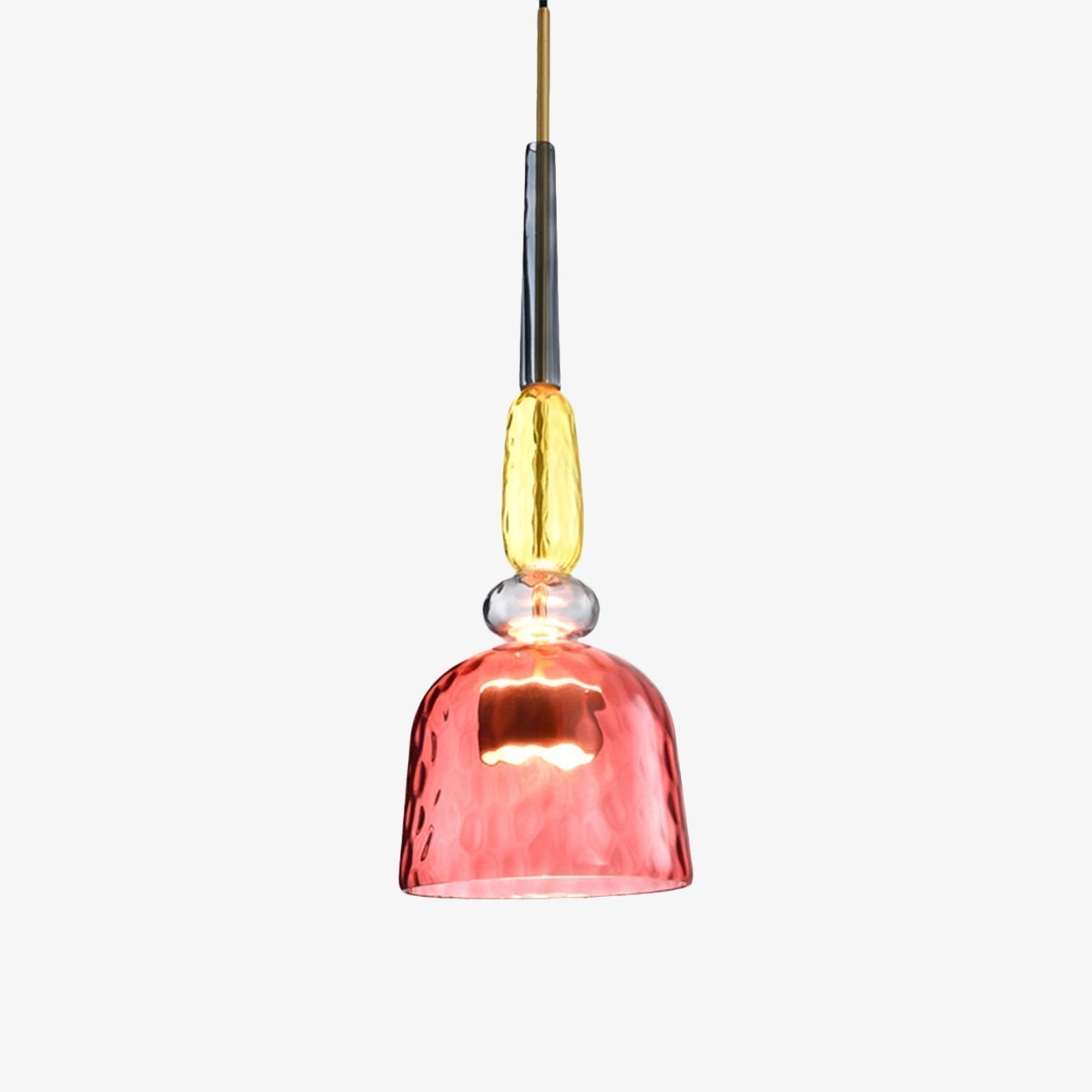 Trendy fargerik taklampe med LED-belysning, en moderne pendellampe for stue og kjøkkeninteriør.