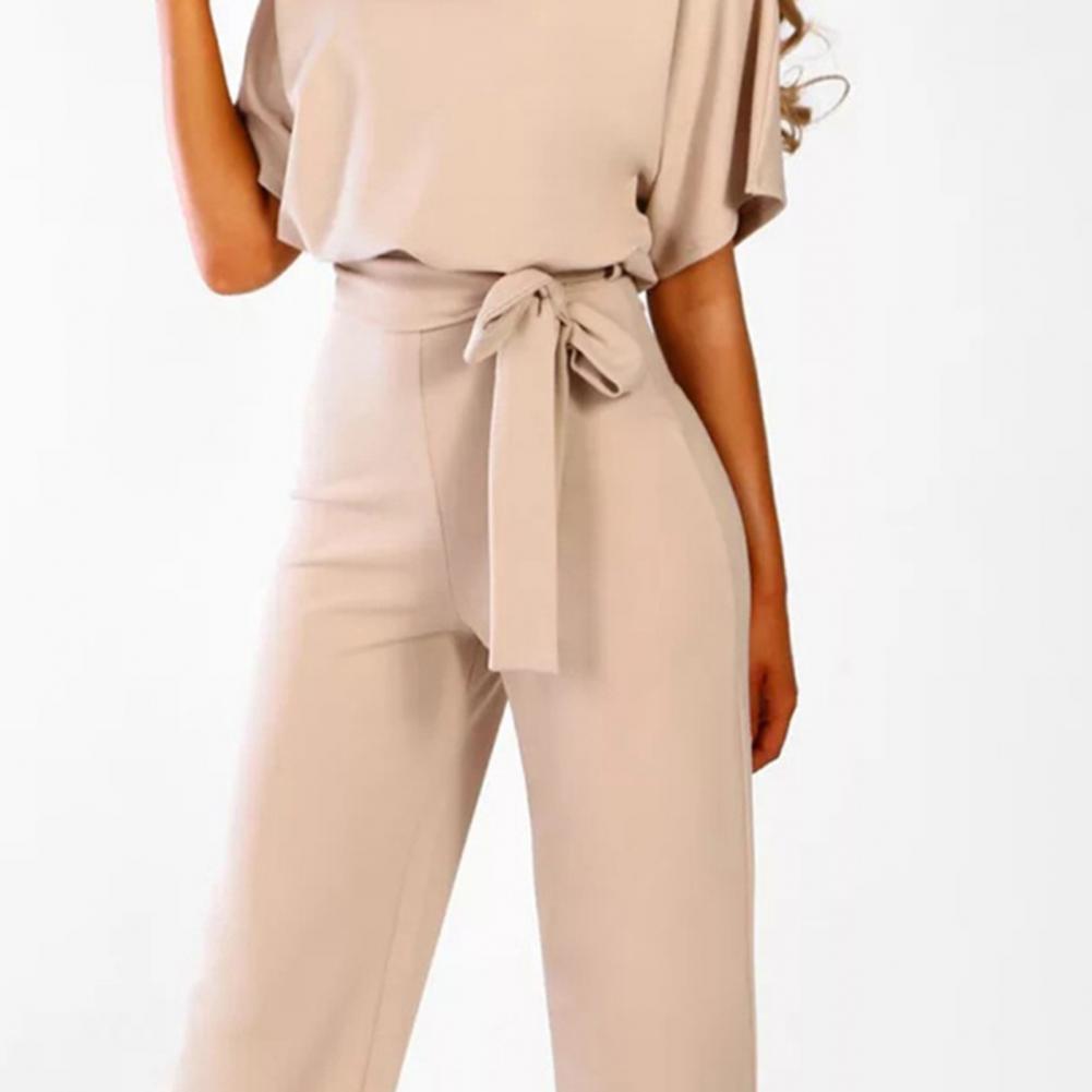 Figurnær jumpsuit med elegant kutt for kvinner, et sofistikert valg for kontorstil og festantrekk.