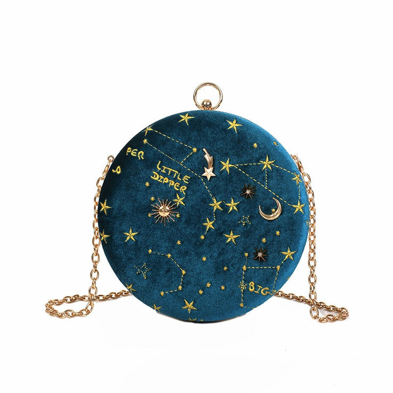 Trendy fløyels skulderveske med konstellasjonsmønster. En allsidig dameveske som kan bæres som crossbody.