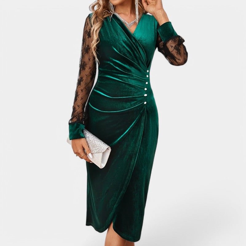 Flatterende grønn bodycon festkjole med blonder for kvinne. Elegant sommer- eller vårkjole for selskap.
